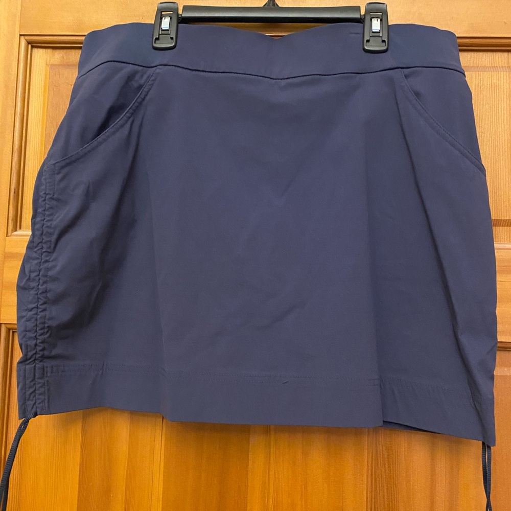 Columbia skort, Size 12 , Navy Blue. 16 inches long